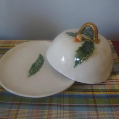 Cloche: leaf design on serving plate with cover