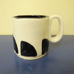 Glossy Black and White Mug with Fan Detail